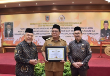 DHD 45 Anugerahi Paman Birin Medali Kejuangan 9 Windu Kemerdekaan RI