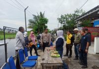 Satu Keluarga Terisolir Hingga Gunakan Rakit untuk Transportasi, Warga Sepakat Buatkan Jembatan Apung