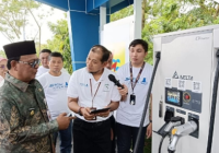 Pertama di Indonesia, Pemprov Kalsel Miliki Stasiun Pengisian Kendaraan Listrik, Paman Birin Langsung Uji Coba