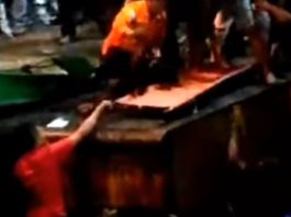 Video Detik-Detik Mobil Terjatuh ke Laut di Pelabuhan Merak Banten