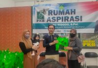 Peringati Hari Ibu, DPW PKB Kalsel Bagikan 200 Bingkisan Untuk Balita