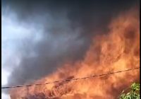 Api Berkobar di Sungai Danau Hanguskan Pabrik Kerupuk