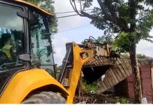 Warung Jablai Jalan Trikora-LIK Liang Anggang Banjarbaru Dibongkar Paksa Gunakan Alat Berat