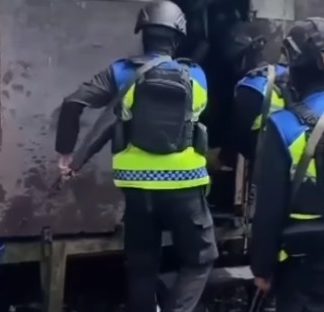 Pipa Pertamina Dibolongi, Polisi Sita Solar 1 Ton dari Lima Rumah Warga