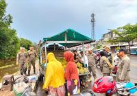 PKL dan Pegadang Buah di Sepanjang Handil Bakti Disisir Satpol PP Batola