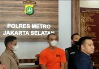 Raden Indrajana Tersangka KDRT Terhadap Anak Akhirnya Kenakan Berbaju Tahanan