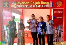 Dispersip Tanah Bumbu Serahkan 472 Eksemplar Buku Kepada Lapas Kelas III Batulicin