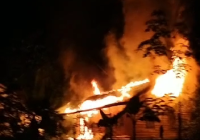 Jelang Tengah Malam Lima Rumah Kontrakan di Haur Batu Paringin Dilalap Api