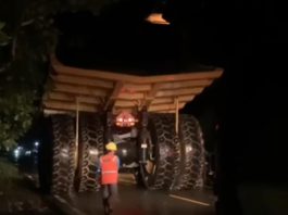 3 Truk HD di Desa Batik Batola Buat Arus Balik Jemaah Haul Abah Guru Sekumpul Tak Bergerak
