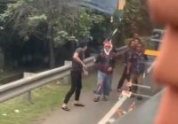 VIRAL Video Aksi Koboi di Jalan Tol, Pengendara Mobil Mewah Pelat RFS Acungkan Diduga Pistol