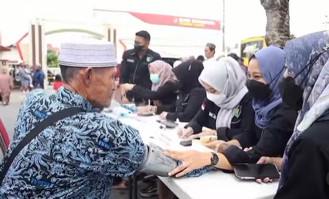 Kerjasama dengan Polda Kalsel, Jhonlin Group Berangkatkan 50 Jemaah Umrah Gratis Asal Polres Kotabaru