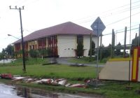 Diduga Diterjang Angin dan Hujan, Pagar Beton SPN Polda Kalsel di Banjarbaru Roboh