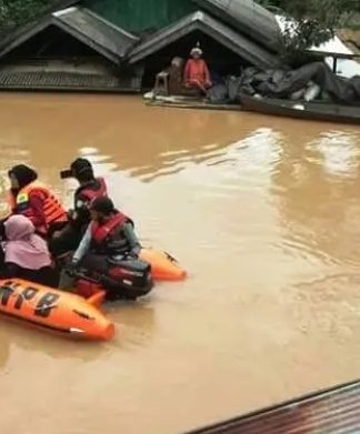 Banjir Genangi di Kabupaten Banjar, Akses Jalan Lumpuh Total & Warga Dijemput Pakai Speed Boat