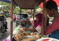 Pedagang Gorengan di Banjarmasin 'Pusing' Harga Minyak Goreng dan Tepung  Naik