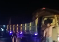 Dump Truk Mengangkut Aspal Melambung Ke Kanan di Kintap Bertabrakan dengan Sepeda Motor, Pengendara Tewas