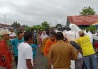 Paman Birin Bagikan Beras 2,5 Ton Bagi Warga Terdampak Banjir