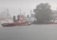 Ngeri! Video Air Laut di Makassar Naik ke Daratan Saat Banjir