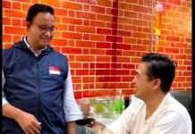 Anies Baswedan Bawakan Madu Hitam untuk Ibnu Sina yang Terbaring di RS Siaga Banjarmasin