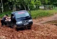 Jalan Penghubung 4 Desa ke Pengaron Kabupaten Banjar Rusak Parah