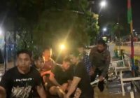 Warga Bantaran Sungai Kemuning Gotong Royong Evakuasi Mandiri