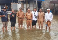 Kemensos Tinjau Banjir di Martapura Timur