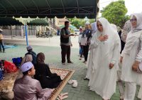 Ketua TP PKK Beri Bantuan Kepada Jemaah Haul Abah Guru Sekumpul Ke-18