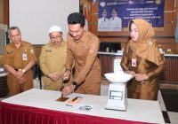 Wujudkan Kabupaten Banjar Agamis, Bupati Lakukan Penapakan Perdana Cap Tanda Tera 2023