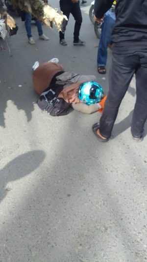BREAKING NEWS - Diduga Laka Tunggal, Seorang Perempuan Tergeletak Tak Bernyawa di Jalan Handil Bakti