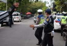 Pengendara Lawan Arah di 0 Kilometer dan Menara Pandang Dicegat Petugas