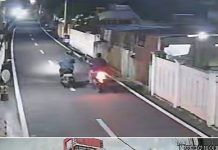 Maling Berkeliaran di Kompleks Pondok Karya Kebun Bunga, Terekam CCTV Embat Motor dan Kotak Amal Langgar Istiqomah