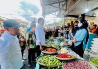 Kunjungi Pasar Baleendah, Presiden Jokowi Soroti Harga Cabai yang Melambung