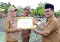 Bupati Tanah Bumbu Zairullah Azhar Beri Penghargaan SKPD Layani Masyarakat dengan Prima