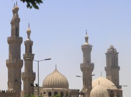 Ribuan Masjid di Mesir Dibersihkan Menjelang Bulan Suci Ramadan