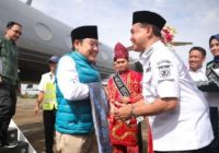 Wakil Ketua DPR RI Serahkan Sertifikat untuk Transmigran Tanah Bumbu