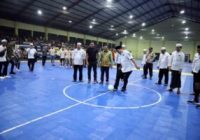 Abah Zairullah Lakukan Tendangan Pertama Turnamen Futsal Bupati Tanbu Cup 2023