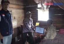 Penuh Tantangan! Lazis Assalam Fil Alamin Sambangi Rumah Nenek Intan di Mantuil Gunakan Kelotok