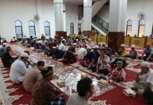 200 Porsi Hidangan Buka Puasa Disajikan Masjid Agung Al Akbar Balangan