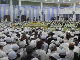 Jemaah Titikkan Air Mata, Guru As'ad Adik Kandung Guru Zuhdi Pimpin Haul