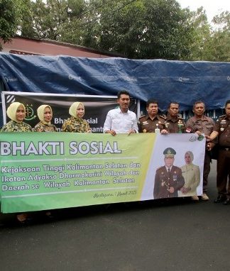 Kejati Kalsel dan IAD Berikan Bantuan untuk Banjir di Kabupaten Banjar,