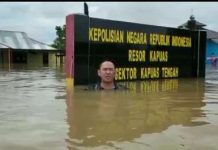 VIDEO Wilayah Kapuas Tengah Kalteng Terendam Banjir Setinggi Orang Dewasa, Mapolsek Nyaris Tenggelam