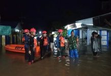 Simpang Haruyan HST Banjir Hingga Lutut Orang Dewasa