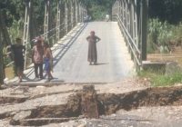 Oprit Jembatan Danau Kasai Penghubung Desa Batu Laki dan Muara Pi'i HSS Amblas