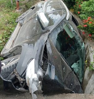 Mobil Masuk Gorong-Gorong di Pakattelu Tanah Bumbu