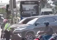 Polisi Cari Sopir Fortuner Seruduk Polantas di Lampu Merah Cengkareng