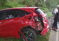 Tabrakan Honda HRV dan Minibus Diduga Milik Pemprov Kalsel di Jalan A Yani km 22 Banjarbaru