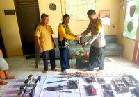 Jum'at Curhat di Polsek Tamban, Warga Serahkan Alat Setrum Ikan