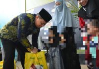 H Muhammad Tambrin Door To Door Salurkan PMT Stunting di Balangan, Kerjasama Lazis Assalam Fil Alamin