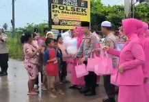 Peduli Terhadap Sesama, Polsek dan Bhyangkari KPL Banjarmasin Bagikan Takjil Tiap Hari
