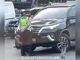VIDEO VIRAL Nyaris Ditabrak Fortuner, Polisi Lalu Lintas Diteriaki dan Ditunjuk-tunjuk Serta Dimaki