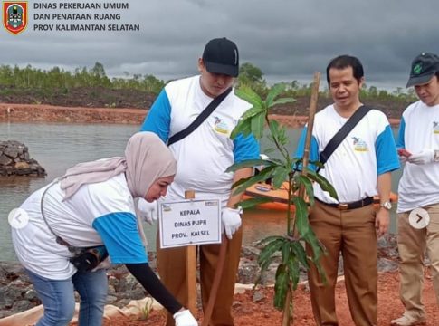 Peringati Hari Air Sedunia 2023, Dinas PUPR Kalsel Tanam Pohon di Batola